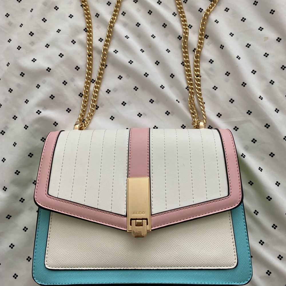 Also multi color purse